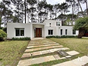 https://web5.gallito.com.uy/casa-en-venta-e-de-5-dormitorios-en-la-barra-punta-del-es-inmuebles-25034924