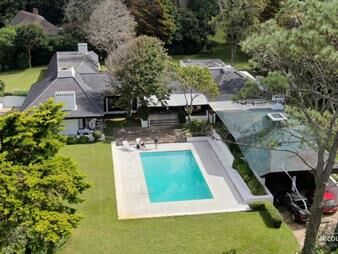 https://web5.gallito.com.uy/excelente-casa-de-seis-dormitorios-frente-al-mar-solanas-inmuebles-25035909