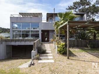 https://web5.gallito.com.uy/casa-en-venta-de-4-dormitorios-en-josã©-ignacio-con-pileta-inmuebles-25036976
