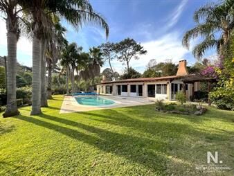 https://web5.gallito.com.uy/elegante-casa-ubicada-en-lugano-punta-del-este-inmuebles-24631042