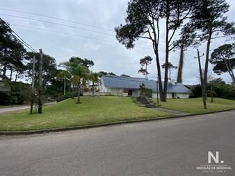 https://web5.gallito.com.uy/casa-a-la-venta-en-playa-mansa-de-punta-del-este-inmuebles-24499807