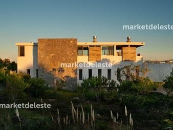 https://www.gallito.com.uy/casa-en-manantiales-el-chorro-con-vista-al-mar-7-dormit-inmuebles-25643500