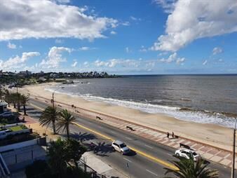 https://web5.gallito.com.uy/gran-pent-house-en-la-rambla-de-malvin-inmuebles-19932452