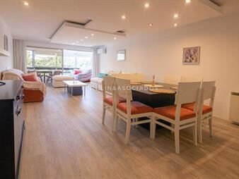 https://web5.gallito.com.uy/apartamento-en-venta-de-3-dormitorios-y-servicio-punta-de-inmuebles-25643612