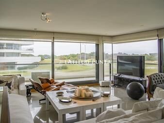https://web5.gallito.com.uy/brava-apartamento-3-dormitorios-en-primera-linea-frente-a-inmuebles-24931413