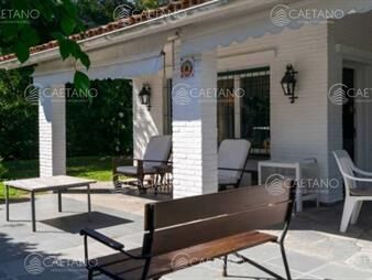https://web5.gallito.com.uy/casa-a-metros-de-playa-mansa-inmuebles-19709154
