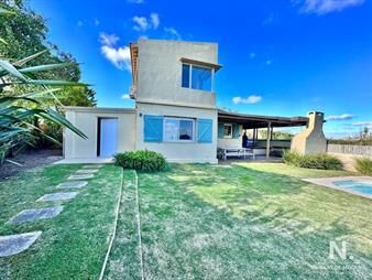 https://www.gallito.com.uy/vende-casa-en-el-chorro-manantiales-de-4-dormitorios-inmuebles-25043261