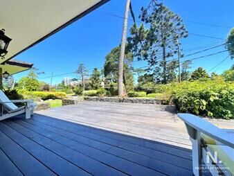 https://web5.gallito.com.uy/importante-casa-en-playa-mansa-inmuebles-25041587