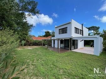 https://web5.gallito.com.uy/vende-casa-moderna-3-dormitorios-y-3-baã±os-barrio-marly-inmuebles-23510232