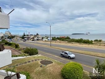 https://www.gallito.com.uy/vende-apartamento-frente-al-mar-playa-mansa-3-dormitorios-inmuebles-25041877