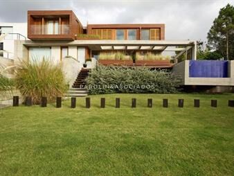 https://web5.gallito.com.uy/hermosa-casa-en-venta-de-4-dormitorios-en-la-barra-punta-d-inmuebles-20277669