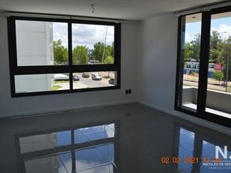 https://web5.gallito.com.uy/las-mejores-vistas-en-el-punto-mas-alto-de-la-avenida-roos-inmuebles-25033536
