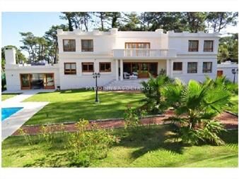 https://web5.gallito.com.uy/casa-en-venta-de-5-dormitorios-en-playa-mansa-punta-del-es-inmuebles-16906160