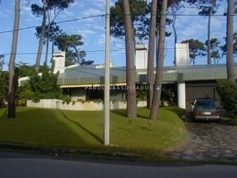 https://web5.gallito.com.uy/casa-en-venta-de-3-dormitorios-en-zona-playa-mansa-punta-d-inmuebles-16906162