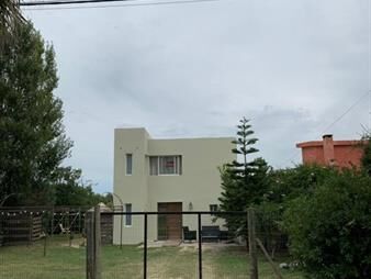 https://web5.gallito.com.uy/casa-de-2-dormitorios-en-venta-inmuebles-25034542