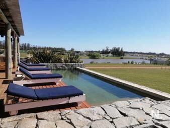 https://web5.gallito.com.uy/hermosa-casa-en-barrio-privado-inmuebles-24987835