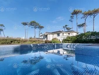 https://web5.gallito.com.uy/venta-casa-8-dormitorios-primera-lã­nea-playa-mansa-punta-d-inmuebles-20736516