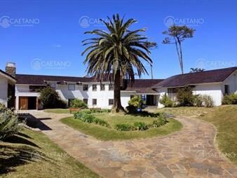 https://web5.gallito.com.uy/venta-casa-5-dormitorios-primera-linea-playa-mansa-punta-de-inmuebles-25816931