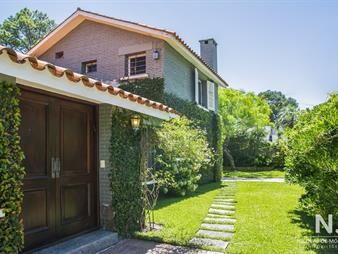 https://web5.gallito.com.uy/hermosa-casa-ubicada-a-pocos-metros-del-mar-inmuebles-25036056