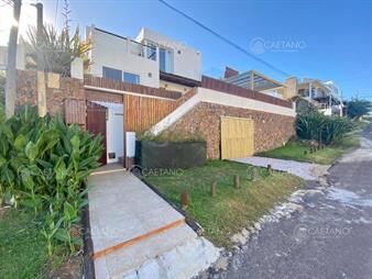 https://web5.gallito.com.uy/hermosa-casa-en-la-posta-del-cangrego-inmuebles-25934689