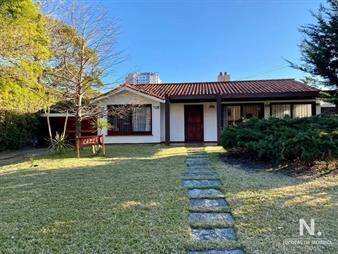 https://web5.gallito.com.uy/venta-de-casa-de-3-dormitorios-en-mansa-punta-del-este-inmuebles-25041492