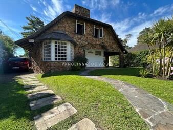 https://www.gallito.com.uy/casa-en-venta-de-3-dormitorios-en-pinares-punta-del-este-inmuebles-24903383