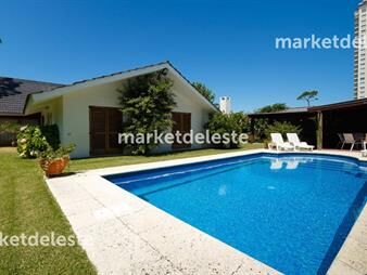 https://web5.gallito.com.uy/espectacular-playa-mansa-inmuebles-25367098