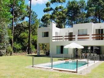 https://web5.gallito.com.uy/venta-casa-en-solanas-punta-ballena-4-dormitorios-inmuebles-25776155