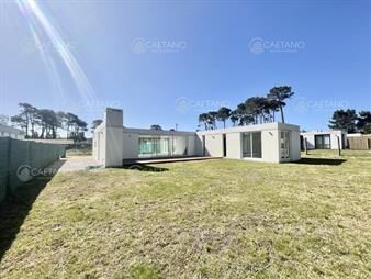 https://web5.gallito.com.uy/venta-casa-en-barrio-privado-3-dormitorios-punta-del-es-inmuebles-25955380