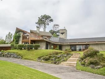 https://web5.gallito.com.uy/casa-en-venta-de-gran-tamaã±o-en-zona-privilegiada-punta-d-inmuebles-24173687