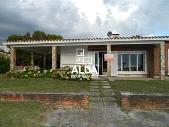 https://www.gallito.com.uy/casa-en-punta-colorada-boj-ref-ca200978-inmuebles-20245172