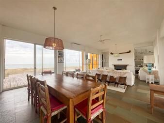 https://www.gallito.com.uy/casa-de-5-dormitorios-en-venta-en-bahã­a-del-pinar-punta-d-inmuebles-24674010