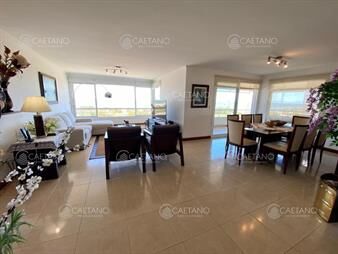 https://web5.gallito.com.uy/apartamento-3-dormitorios-en-primera-linea-playa-brava-p-inmuebles-20467127