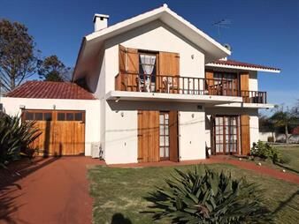 https://www.gallito.com.uy/casa-punta-del-este-4-dormitorios-a-media-cuadra-del-ma-inmuebles-19055732