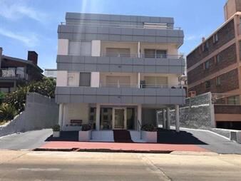 https://www.gallito.com.uy/apartamento-peninsula-con-garaje-1-dormitorio-y-medio-inmuebles-24852069