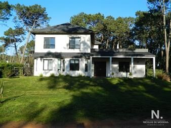 https://web5.gallito.com.uy/casa-punta-del-este-barrio-privado-5-dormitorios-inmuebles-24988220