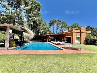 https://www.gallito.com.uy/casa-en-barrio-residencial-con-3000-m2-de-parque-inmuebles-25295405