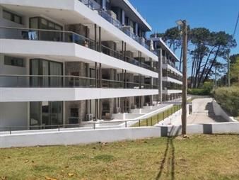 https://web5.gallito.com.uy/apartamento-en-venta-de-2-dormitorios-punta-del-este-san-ra-inmuebles-26022808