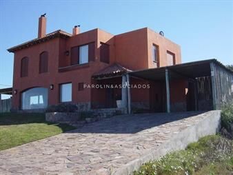 https://www.gallito.com.uy/hermoso-chalet-con-vista-al-mar-en-el-chorro-manantiales-inmuebles-26027020