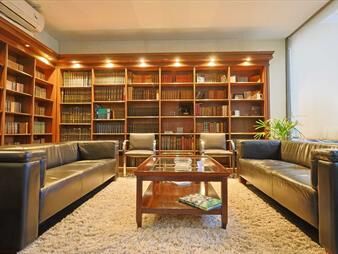 https://web5.gallito.com.uy/venta-de-edificio-en-cerrito-y-zabala-7-pisos-mas-subsuelo-inmuebles-26008070