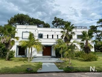 https://web5.gallito.com.uy/en-venta-casa-en-brava-punta-del-este-de-5-dormitorios-inmuebles-26041550