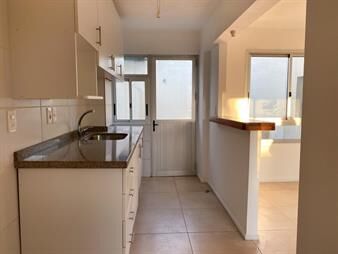 https://web5.gallito.com.uy/apartamento-1-dormitorio-con-patio-y-garage-con-renta-en-inmuebles-25213485