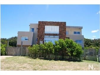 https://www.gallito.com.uy/casa-en-santa-monica-4-dormitorios-inmuebles-26085317