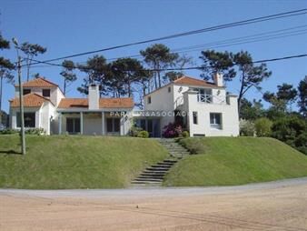 https://web5.gallito.com.uy/casa-en-venta-de-4-dormitorios-en-montoya-punta-del-este-inmuebles-19879509