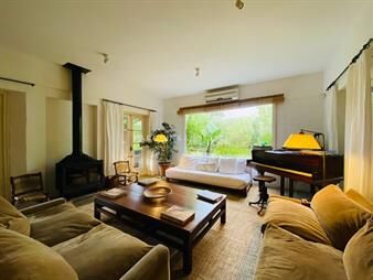 https://web5.gallito.com.uy/hermosa-casa-en-venta-en-la-barra-punta-del-este-inmuebles-23891910