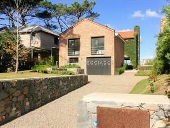https://web5.gallito.com.uy/casa-en-venta-de-3-dormitorios-en-la-barra-punta-del-este-inmuebles-19622742
