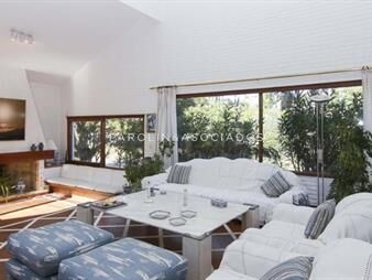 https://web5.gallito.com.uy/hermosa-casa-en-venta-en-punta-del-este-inmuebles-22686184