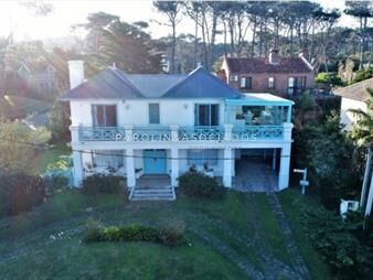 https://www.gallito.com.uy/excelente-casa-en-venta-a-dos-cuadras-del-mar-punta-del-es-inmuebles-19576379