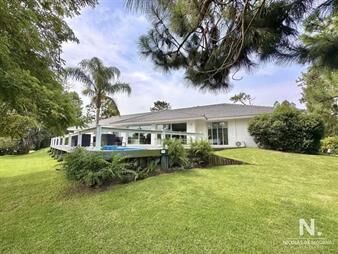 https://web5.gallito.com.uy/casa-de-tres-dormitorios-y-servicio-en-venta-golf-punta-d-inmuebles-25042283