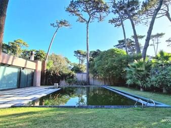 https://www.gallito.com.uy/hermosa-casa-de-4-dormitorios-en-venta-en-san-rafael-con-b-inmuebles-24091123